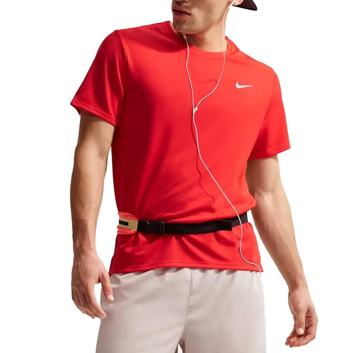 Camiseta vermelha masculina da Nike vista de trás com logotipo e tecido poliéster